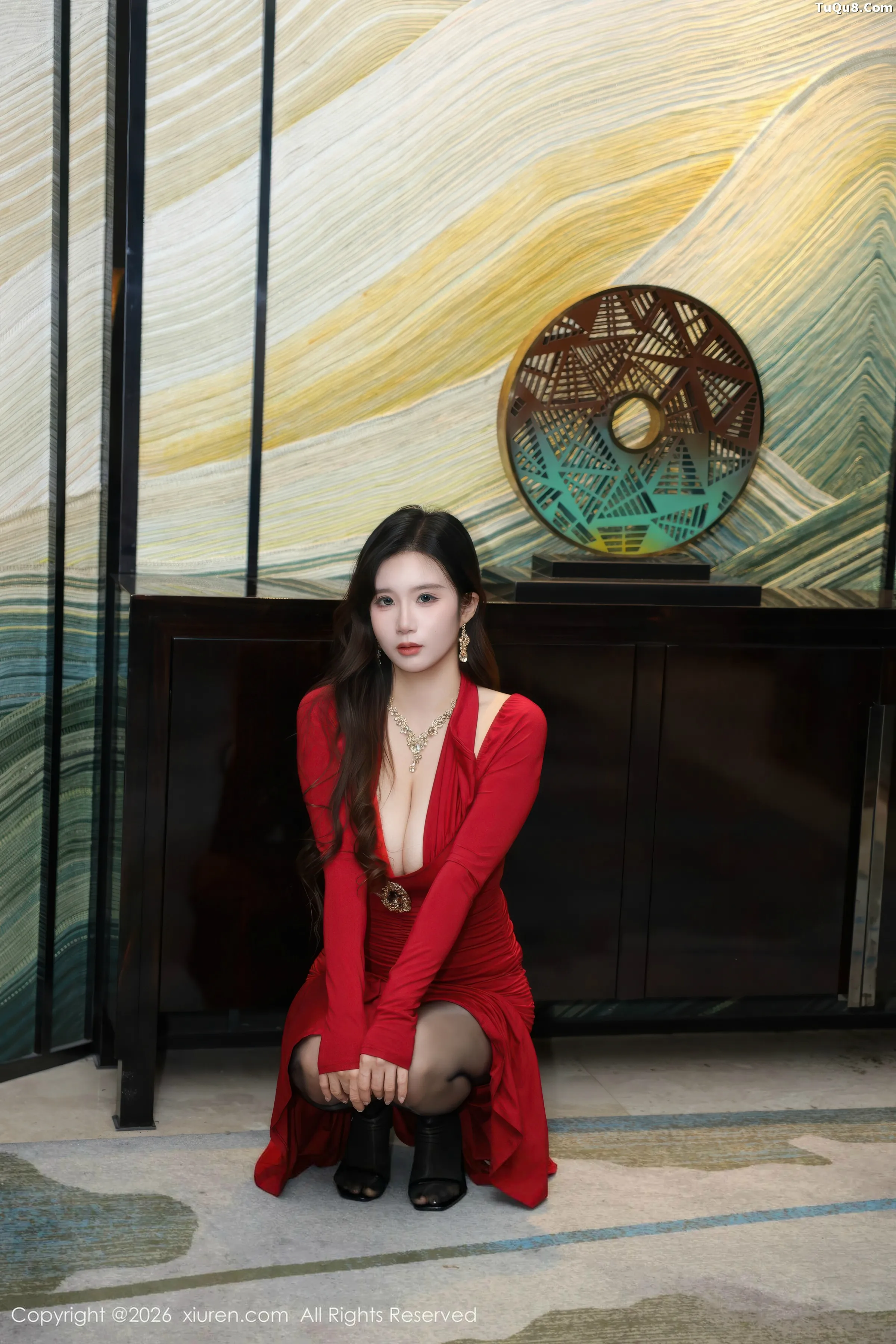 小肉肉咪红色连衣裙露红色内衣配开档黑丝秀凹凸身材绝美写真70P 7